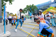 通过“平易近族体裁展演+连合故事宣讲+启动宣传